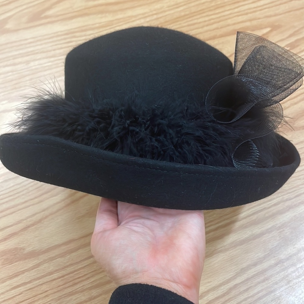 Wool hat - Picture 2 of 2
